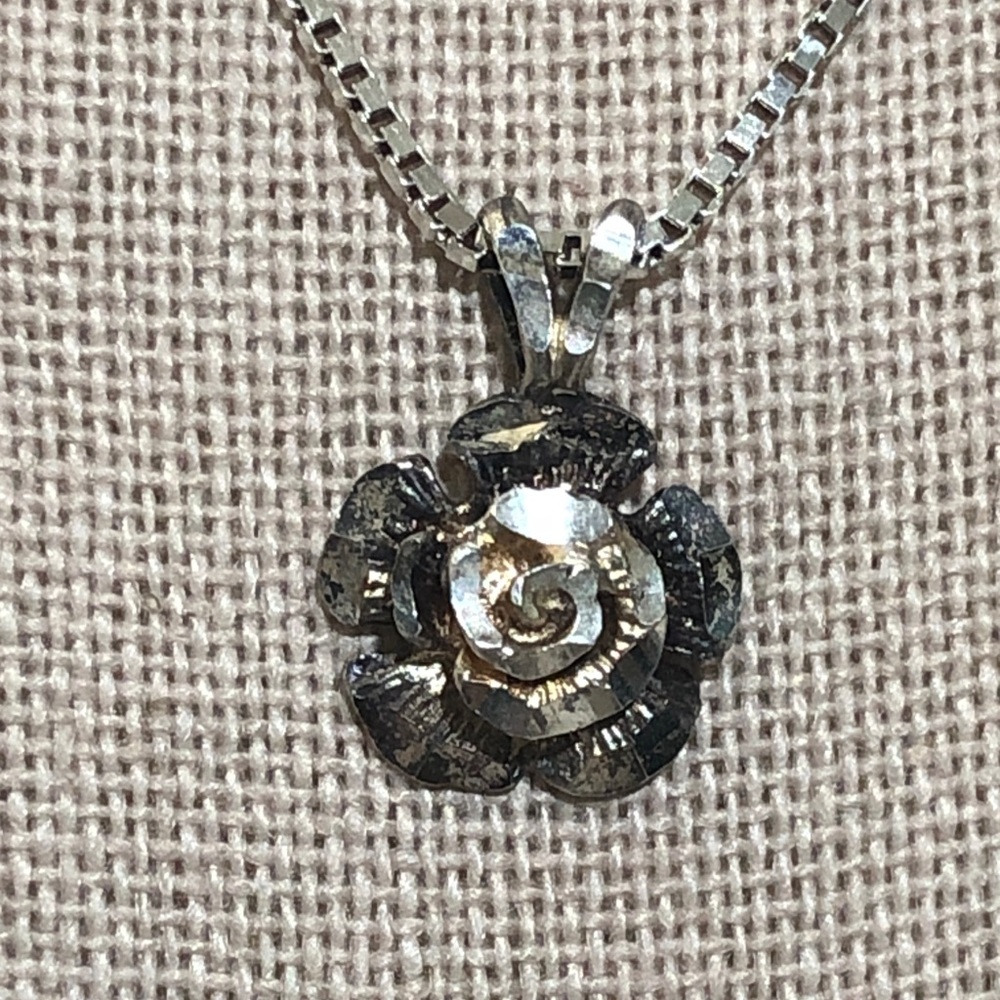 Heirloom Sterling Silver Rose 925 Pendant on box chain Italy Silver Necklace 25”